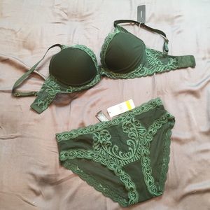 Natori Feathers Set, 30DDD/M (new with tags)